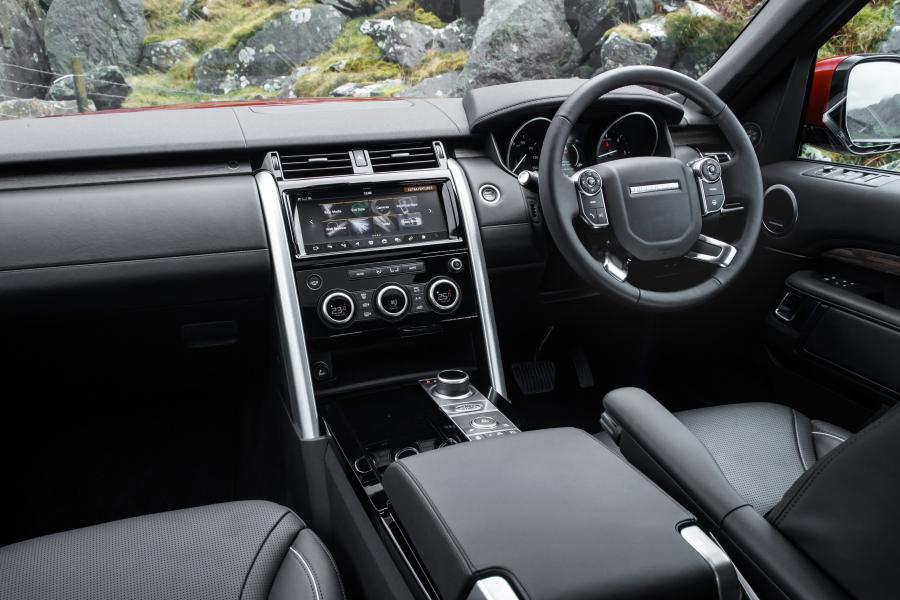 Торпедо Land Rover Discovery HSE 2017 года  (UK) (фото 19 из 40)